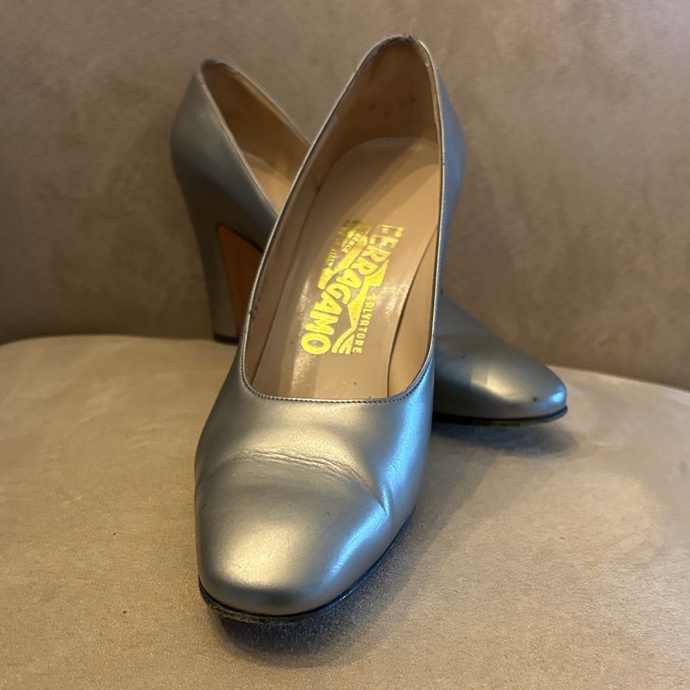 Salvatore Ferragamo Women's Metallic Gray Heels 6 1/2